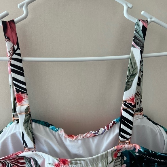 Raisins Curve WHITE MULTI Plus Size Protea Haute Bloom Tankini Swim Top NWT - Picture 6 of 16